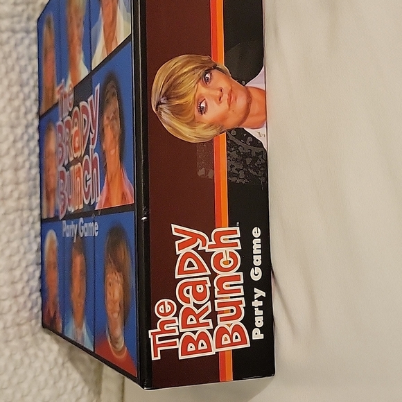 The Brady Bunch Party Board Game 3D Box Nostalgic Toy Card Game 3-8 players 9+ - Picture 3 of 7